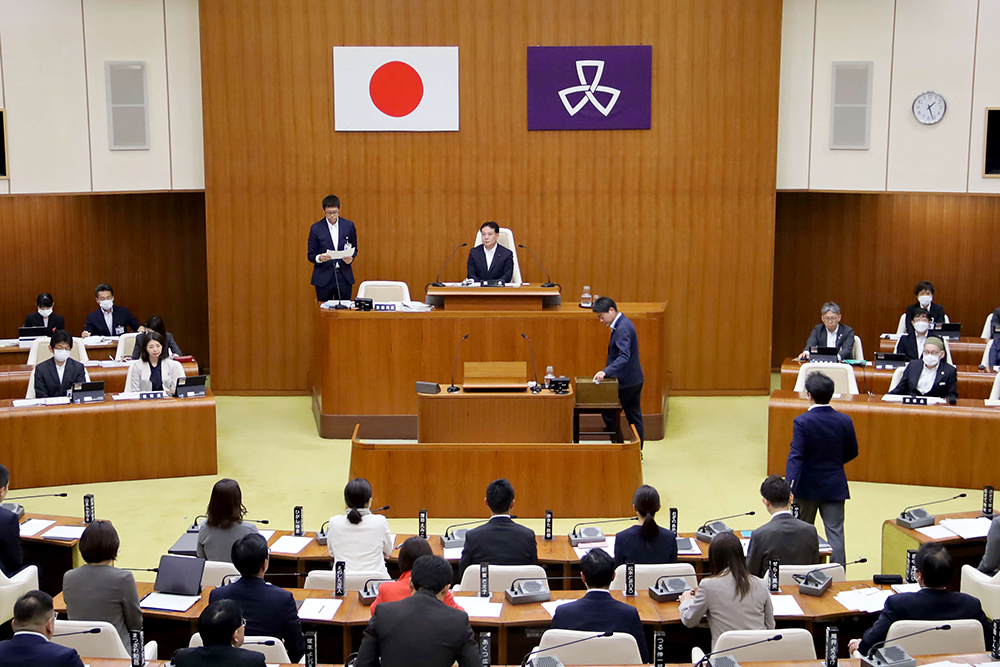 区議会議場　副議長選挙の様子